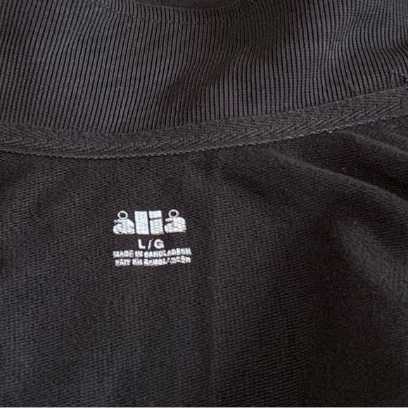 Alia black Jacket, open front zip, 3/4 sleeves with a snap to roll up - Picture 6 of 7